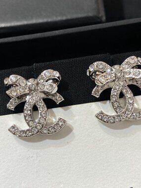 CHANEL Earring with box
